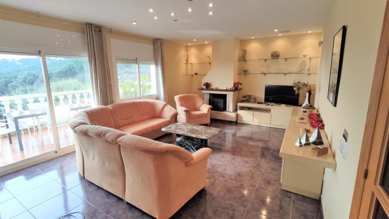 Villa Carolina Mataro Luaran gambar