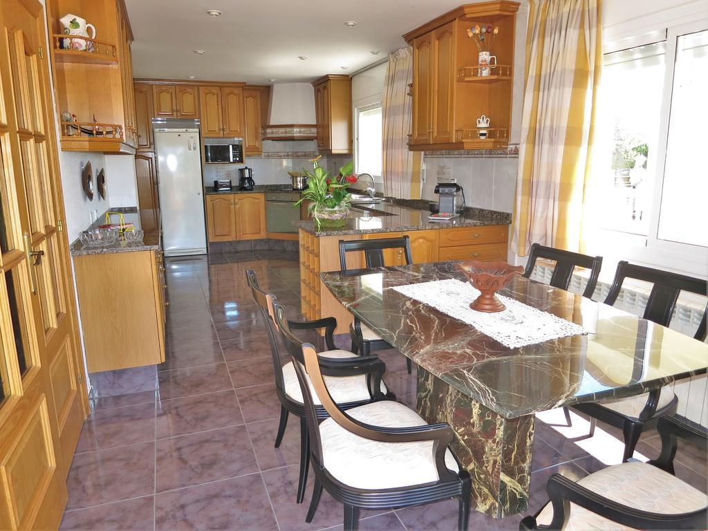 Villa Carolina Mataro Luaran gambar
