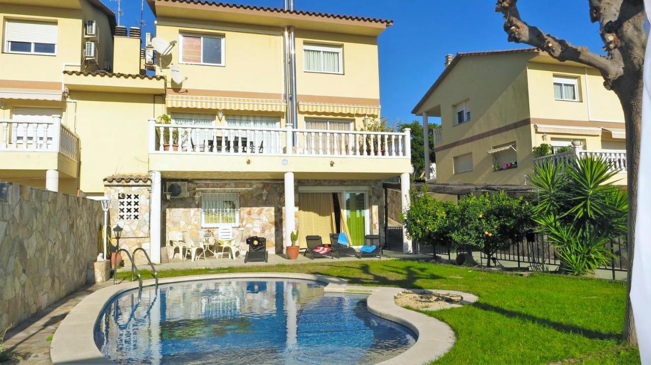 Villa Carolina Mataro Luaran gambar