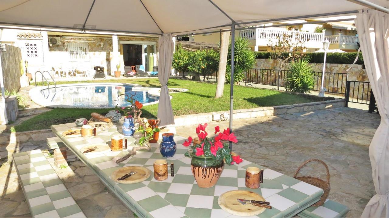 Villa Carolina Mataro Luaran gambar