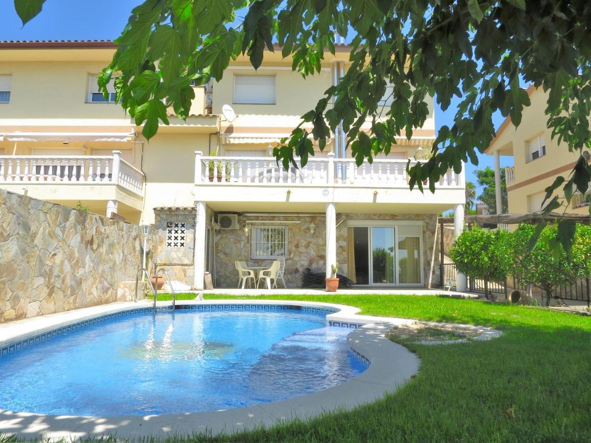 Villa Carolina Mataro Luaran gambar